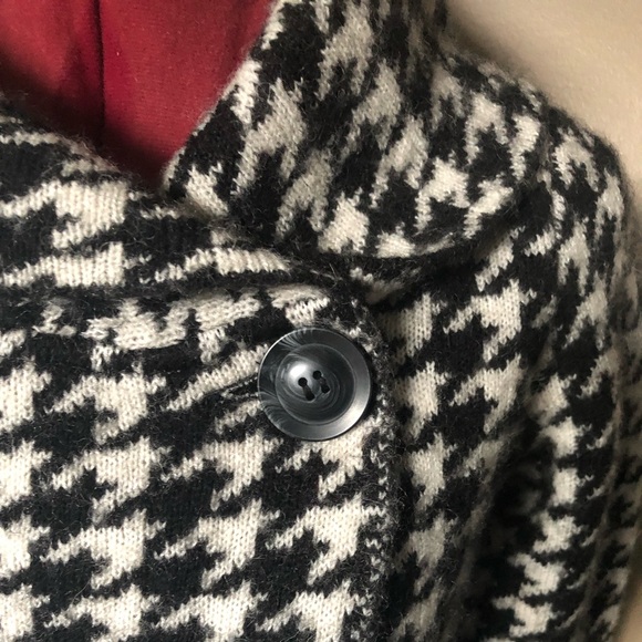 Soft wool, herringbone jacket. Great for fall. Great price. - Picture 5 of 9